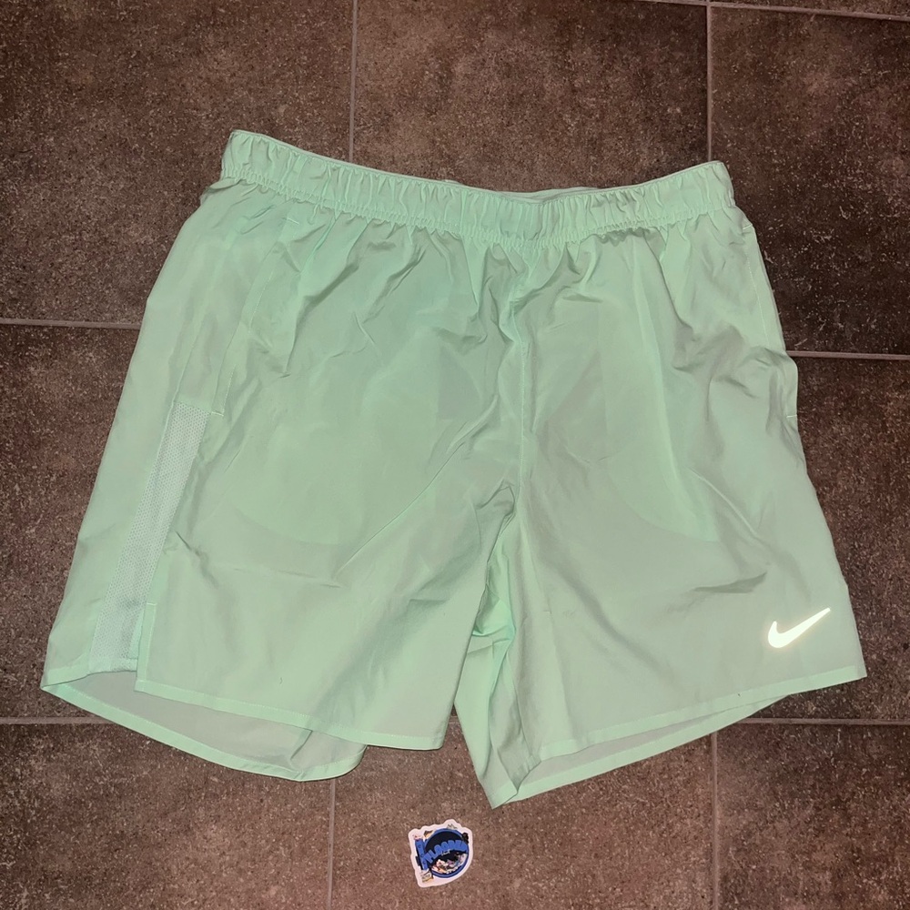 Nike Challenger Running Shorts DRI-FIT 7”Green DV9359-376 Mens L brand new